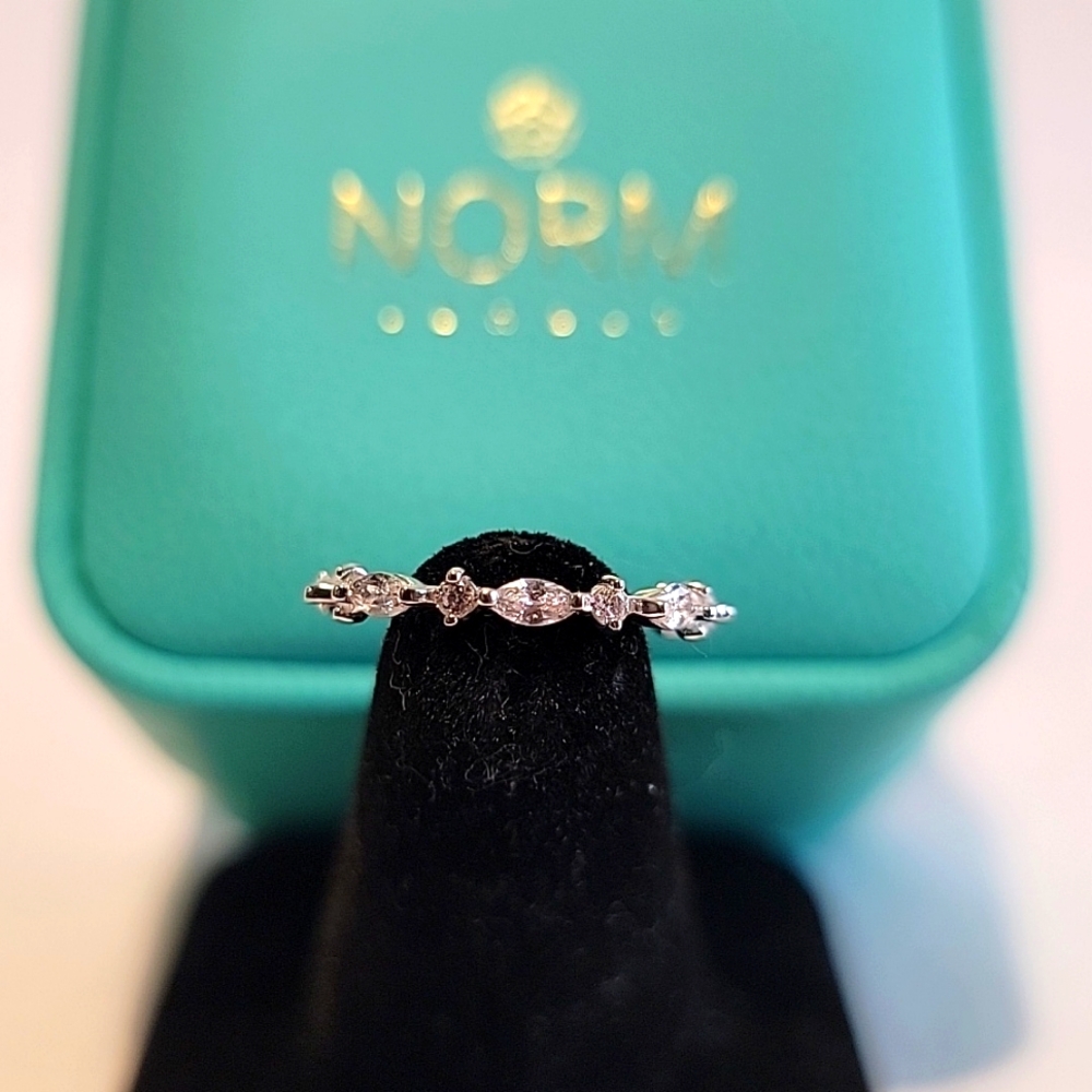 14 K Gold Marquise Band Ring.